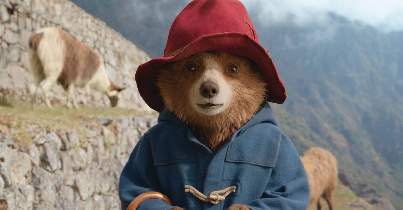 Montagem com Paddington, Paddington 2 e Paddington: Uma Aventura na Floresta lado a lado, destacando a evolução visual da franquia