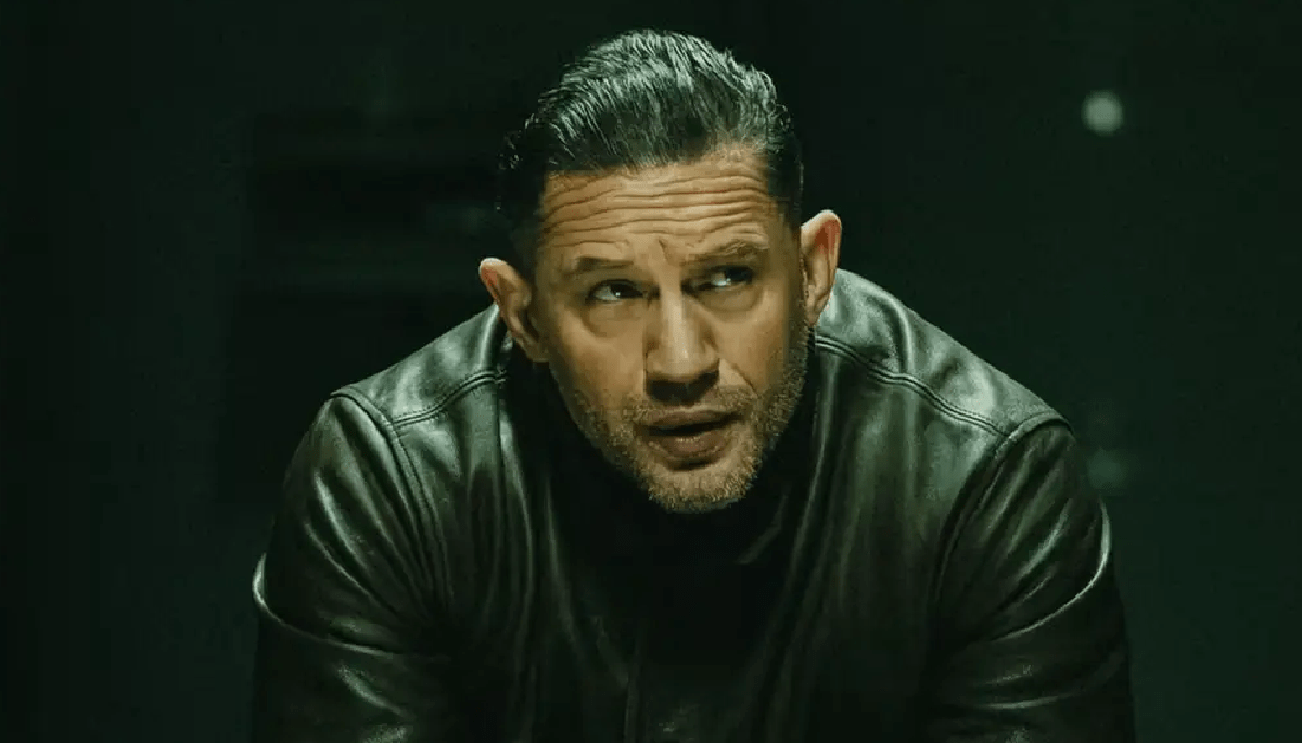 Bastidores de Terra da Máfia com equipe técnica e Tom Hardy no set durante gravação noturna