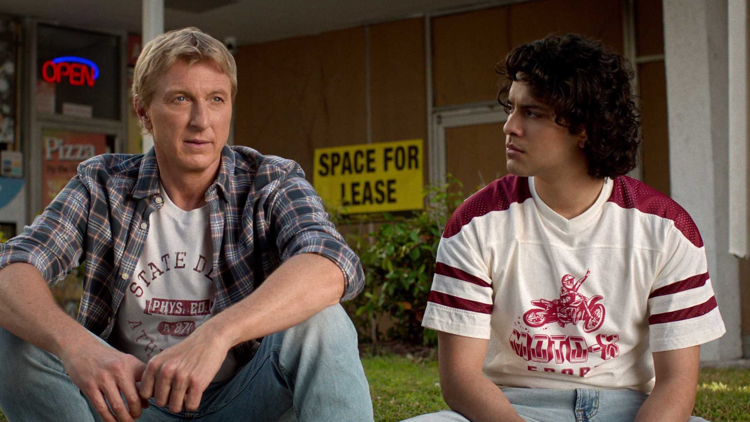Johnny Lawrence e Miguel em Cobra Kai
