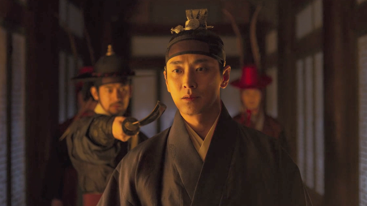 Elenco principal de Kingdom reunido em cena de palácio, com figurinos históricos da dinastia Joseon