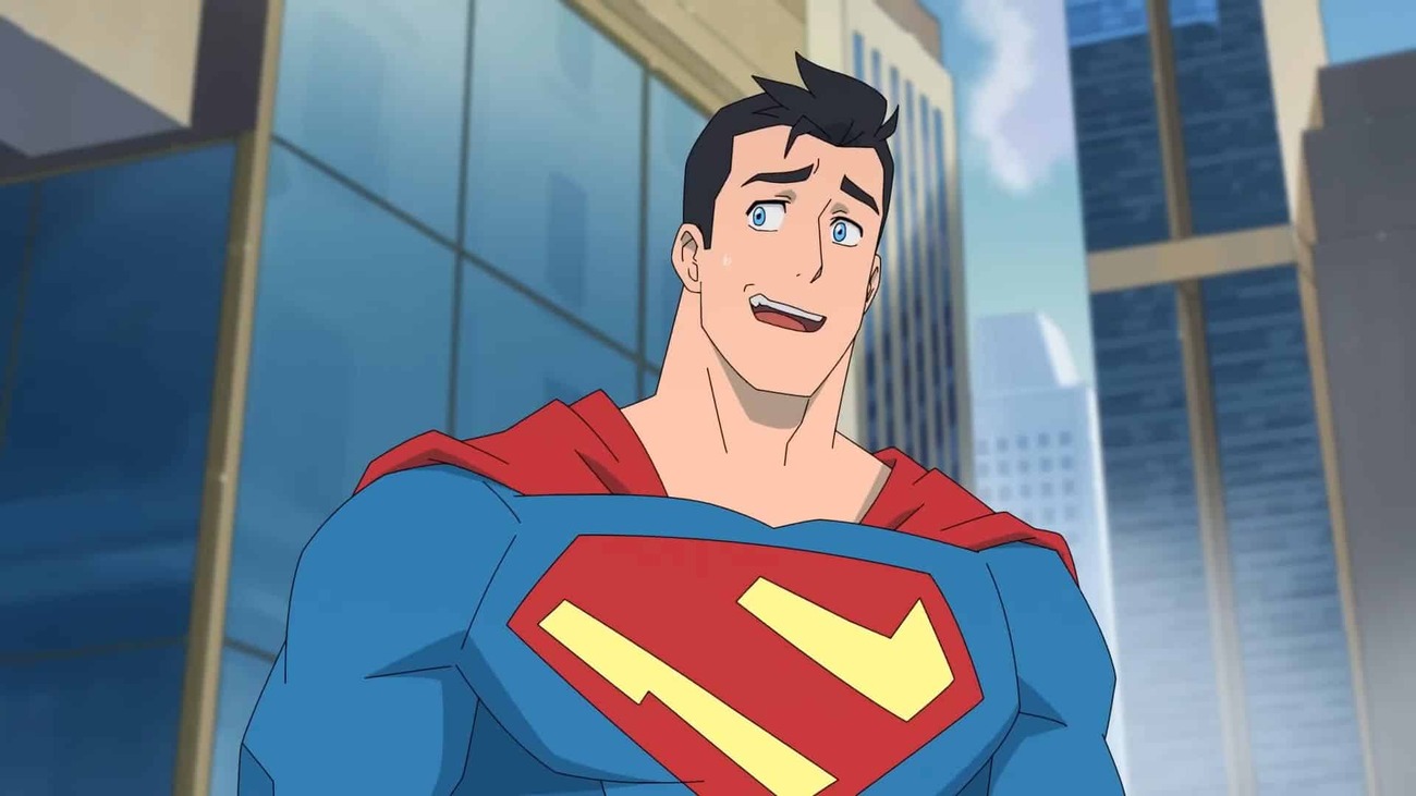 Superciborgue ameaçando Metrópolis no trailer, com atmosfera mais sombria e destruição ao fundo