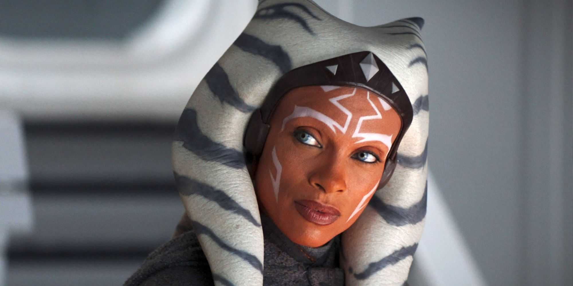 Rosario Dawson como Ahsoka Tano em Star Wars: Ahsoka.