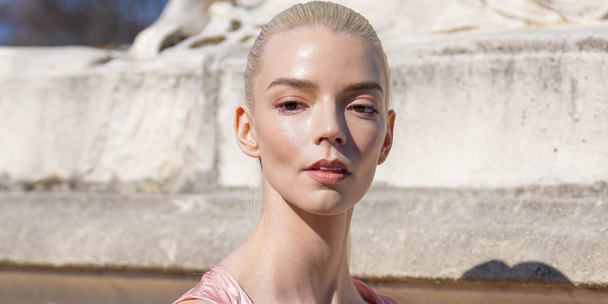 Anya Taylor-Joy em cena de The Gorge com tabuleiro de xadrez, referência visual a O Gambito da Rainha