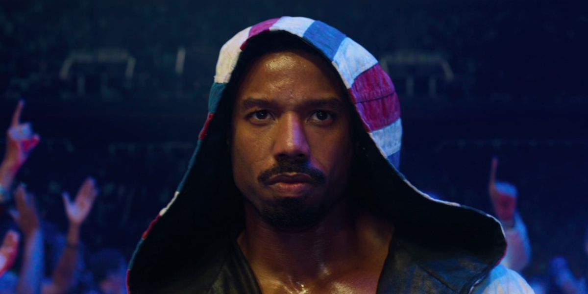 Michael B. Jordan em cena de luta no ringue como Adonis Creed