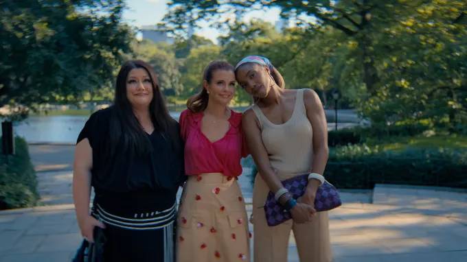 Pôster oficial da 5ª temporada de Doces Magnólias na Netflix com as três protagonistas reunidas