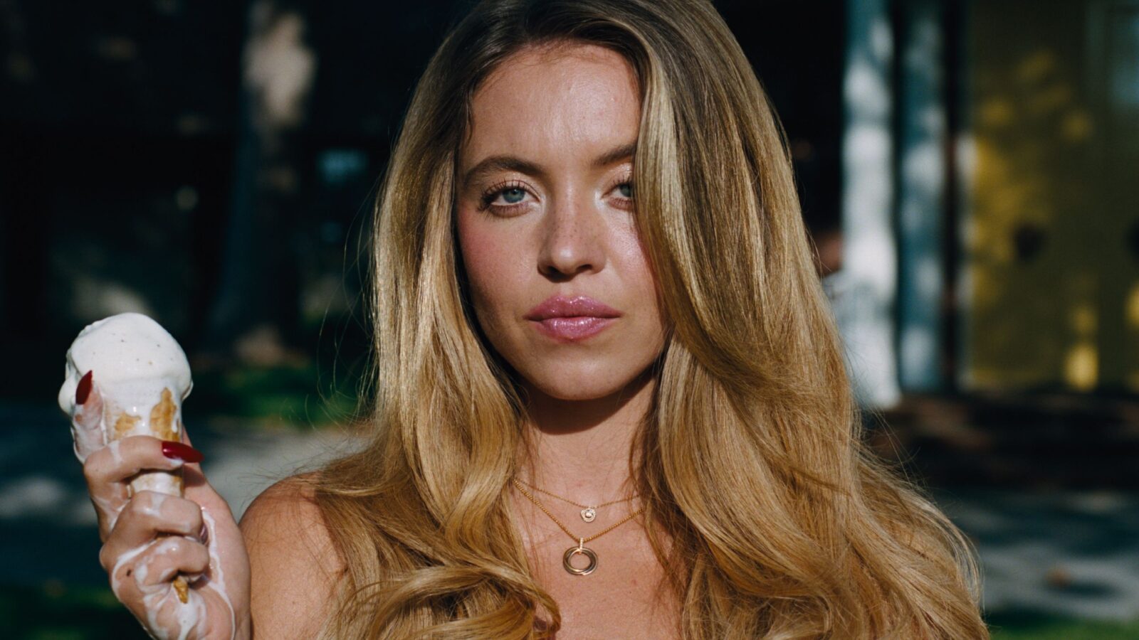 Euphoria: 3ª temporada vira alvo de revolta inesperada e Sydney Sweeney cai no centro da polêmica