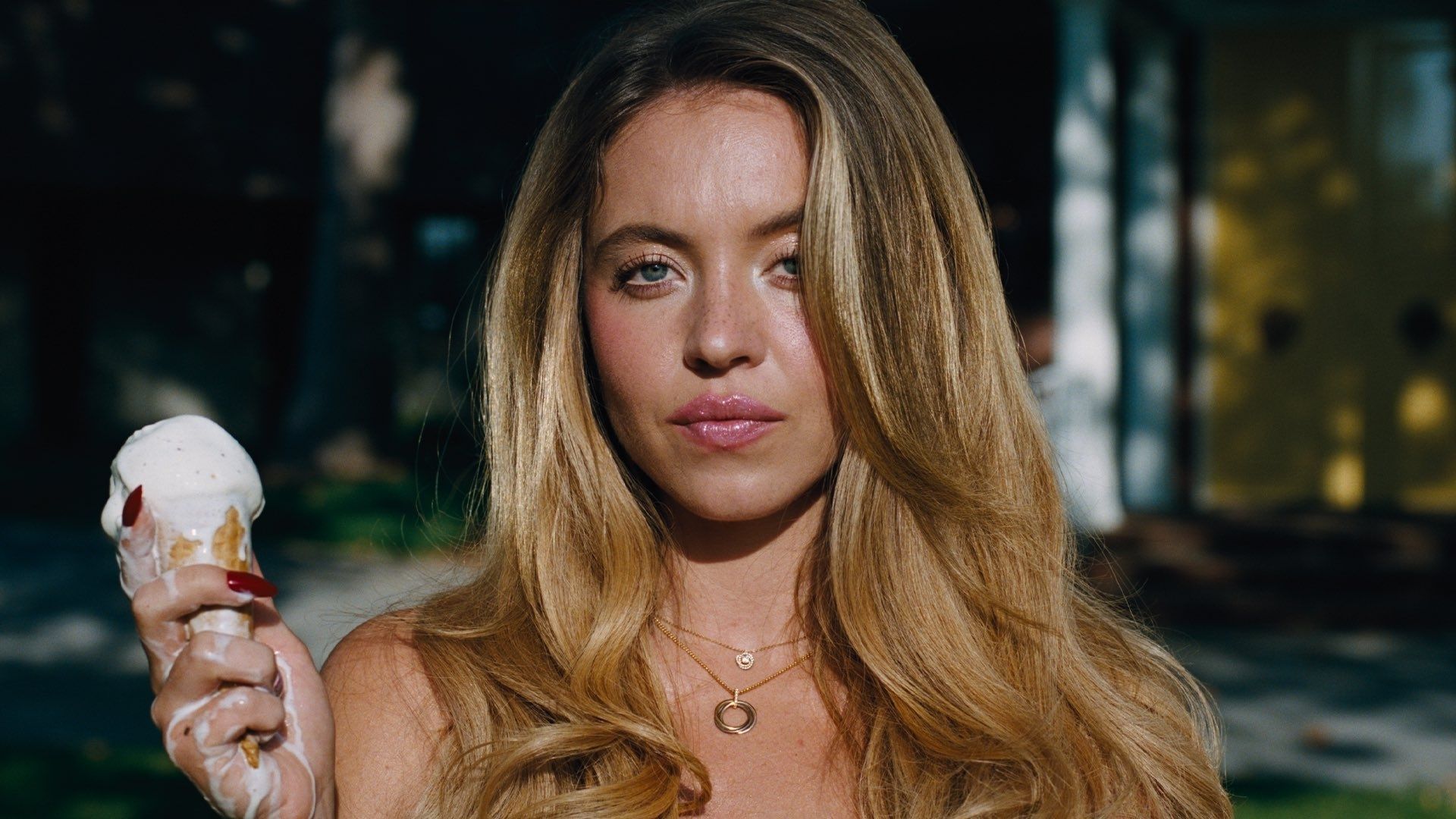 Atriz em cena dramática close, temporada 3