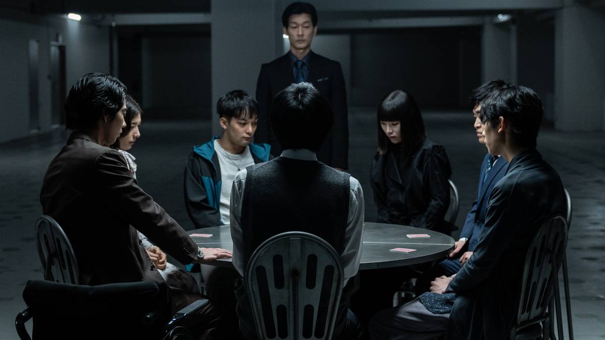 Cena de Legends com agentes infiltrados em operação noturna no submundo das drogas britânico
