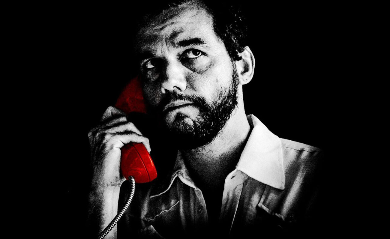 Cartaz oficial de O Agente Secreto com clima de thriller político e Wagner Moura em destaque