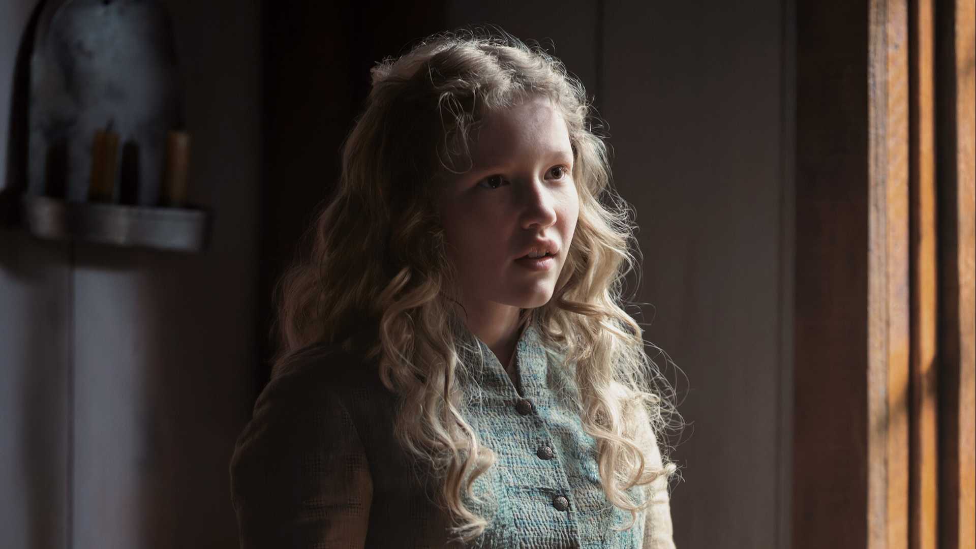 Fanny parecendo surpresa em Outlander temporada 8