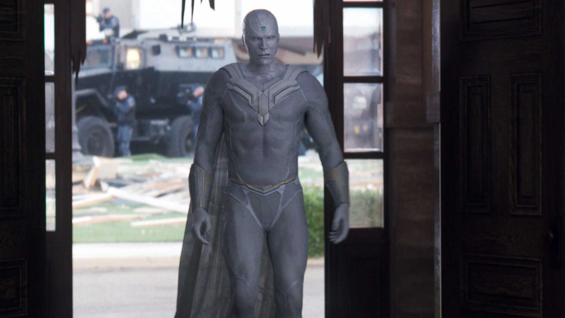 Paul Bettany como The White Vision atravessa uma porta.