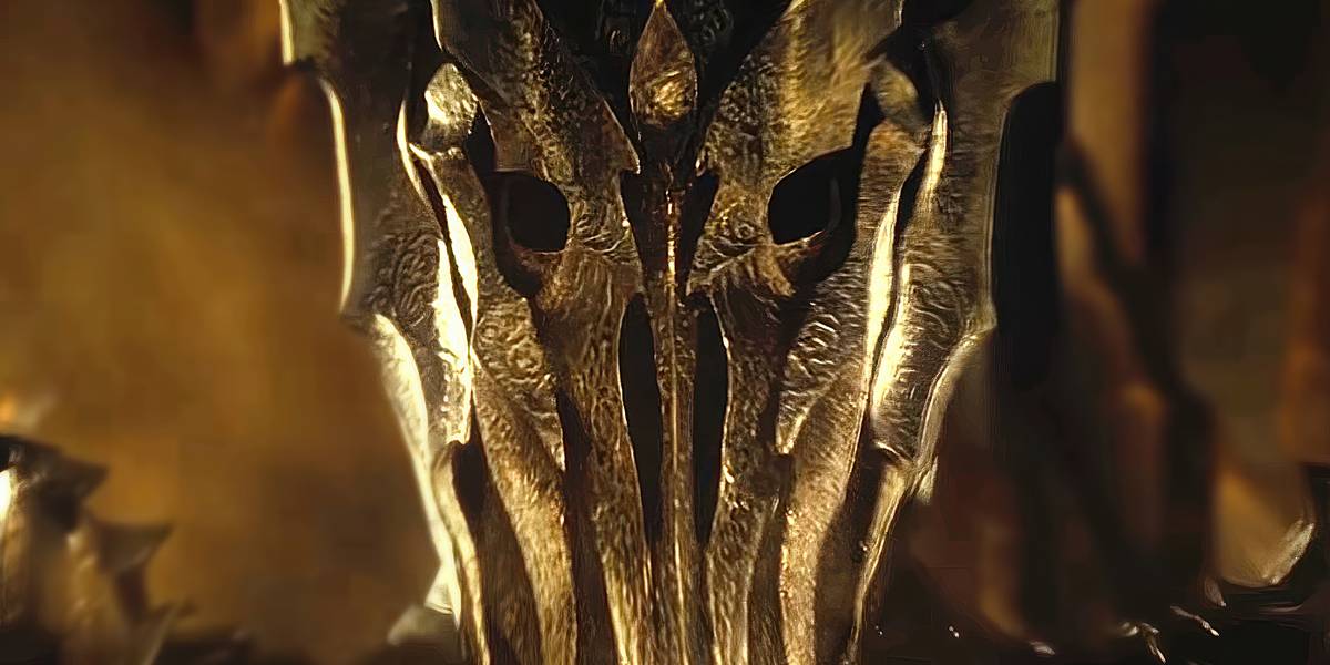Cena de O Senhor dos Anéis Os Anéis de Poder com Sauron em destaque diante de fogo e forja, clima sombrio