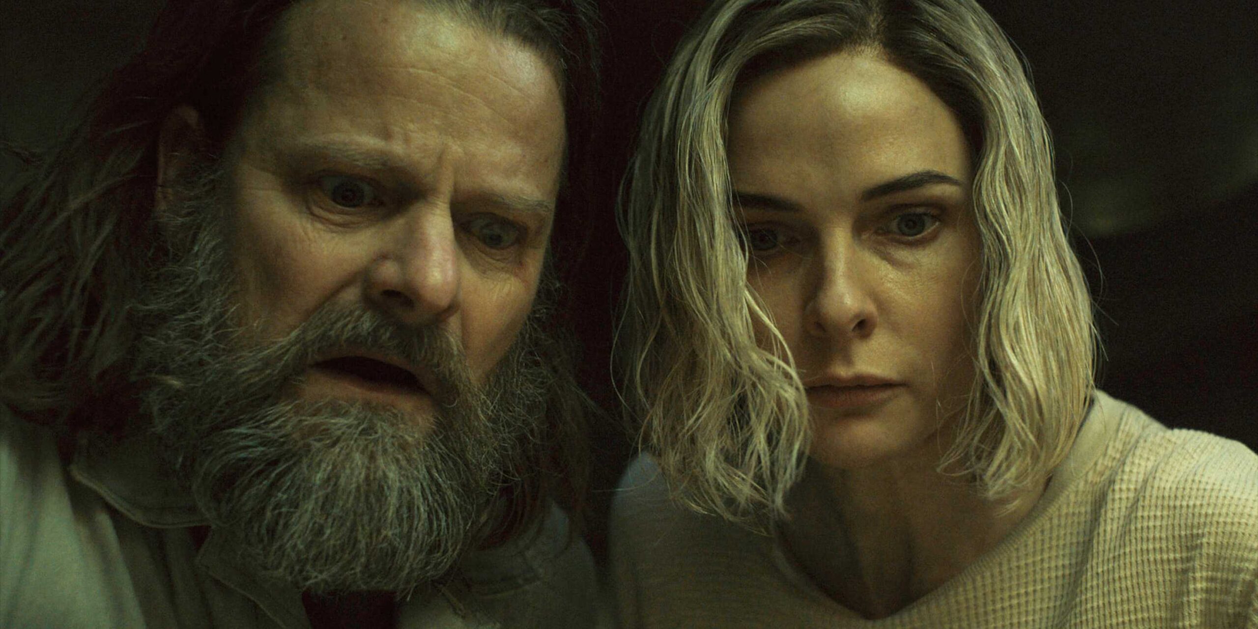 Solo (Steve Zahn) e Juliette Nichols (Rebecca Ferguson) parecem chocados em Silo