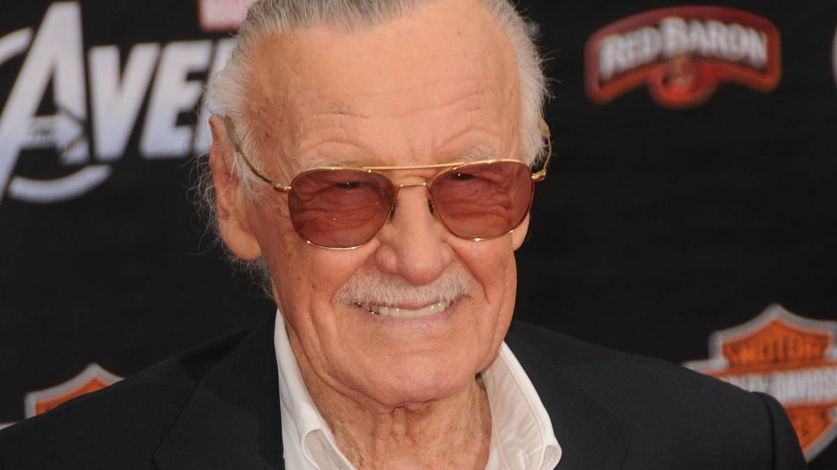 Stan Lee com IA entra em catálogo licenciado