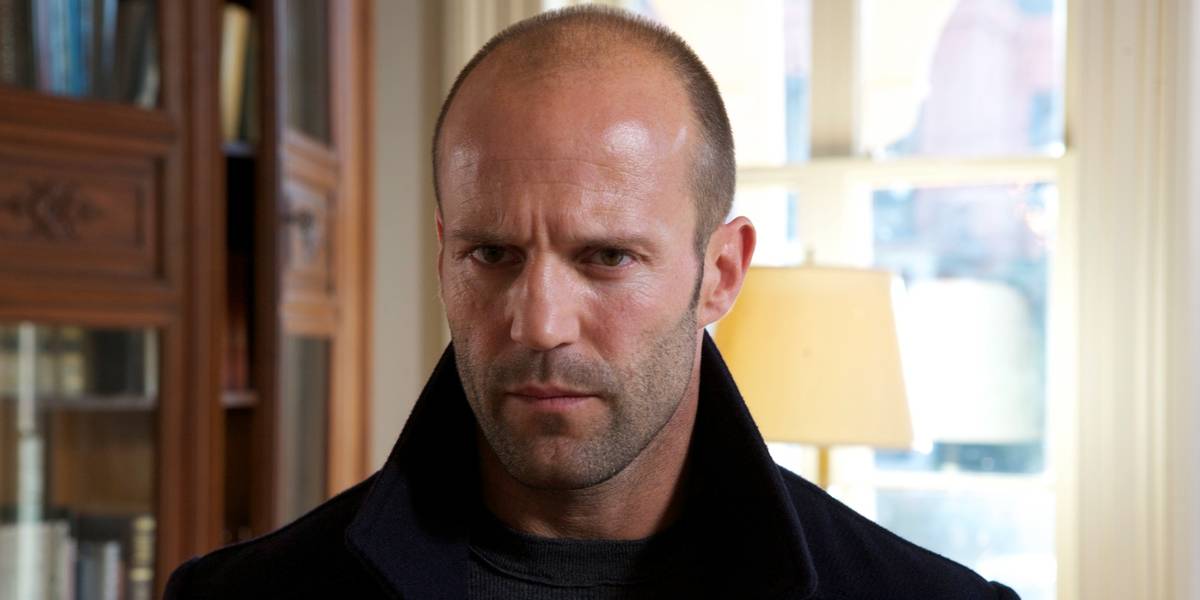 Pôster oficial de O Protetor 2 com Jason Statham em destaque e clima de suspense