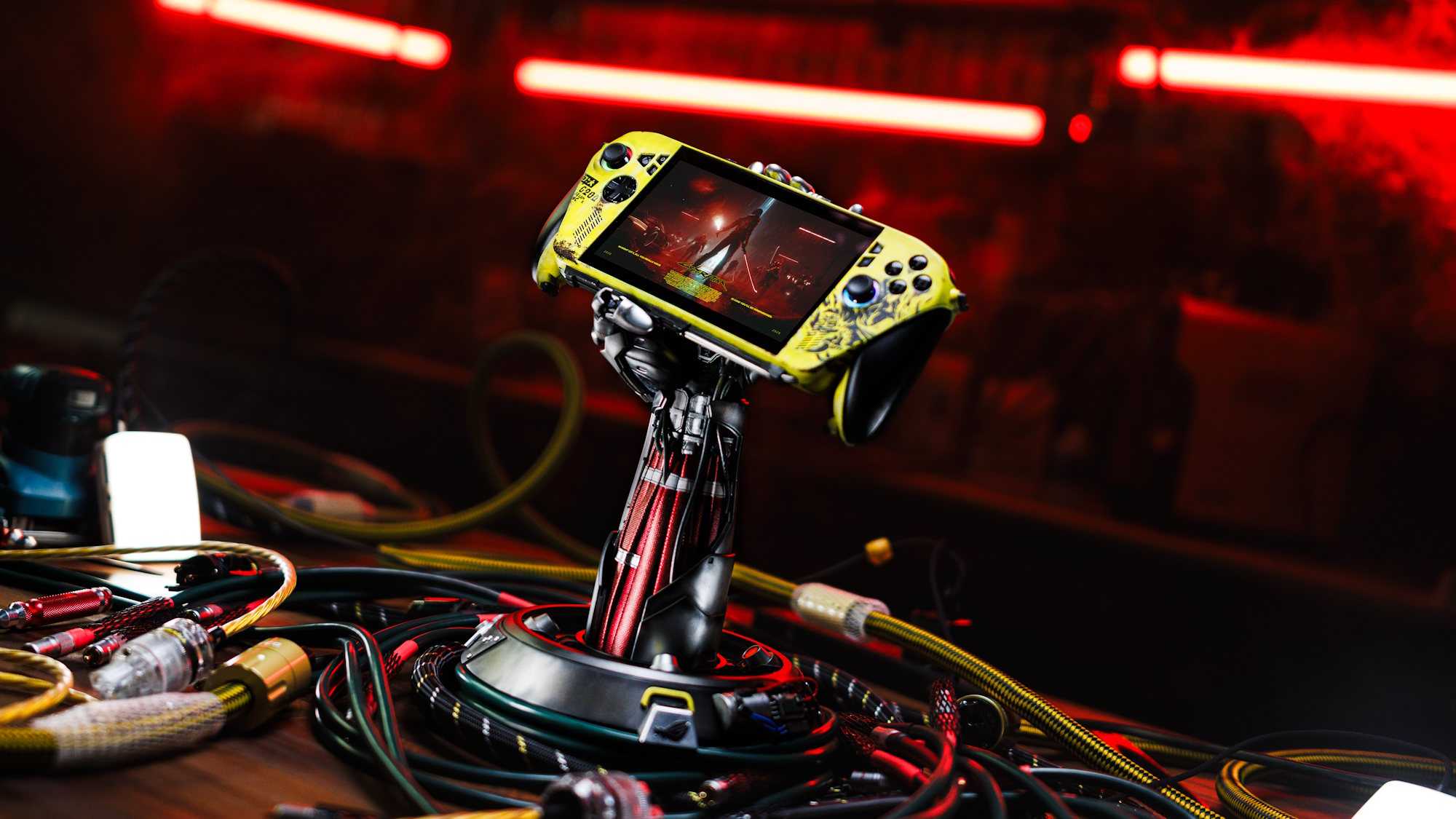 Imagem mostra o ROG Xbox Ally X inspirado em Cyberpunk 2077