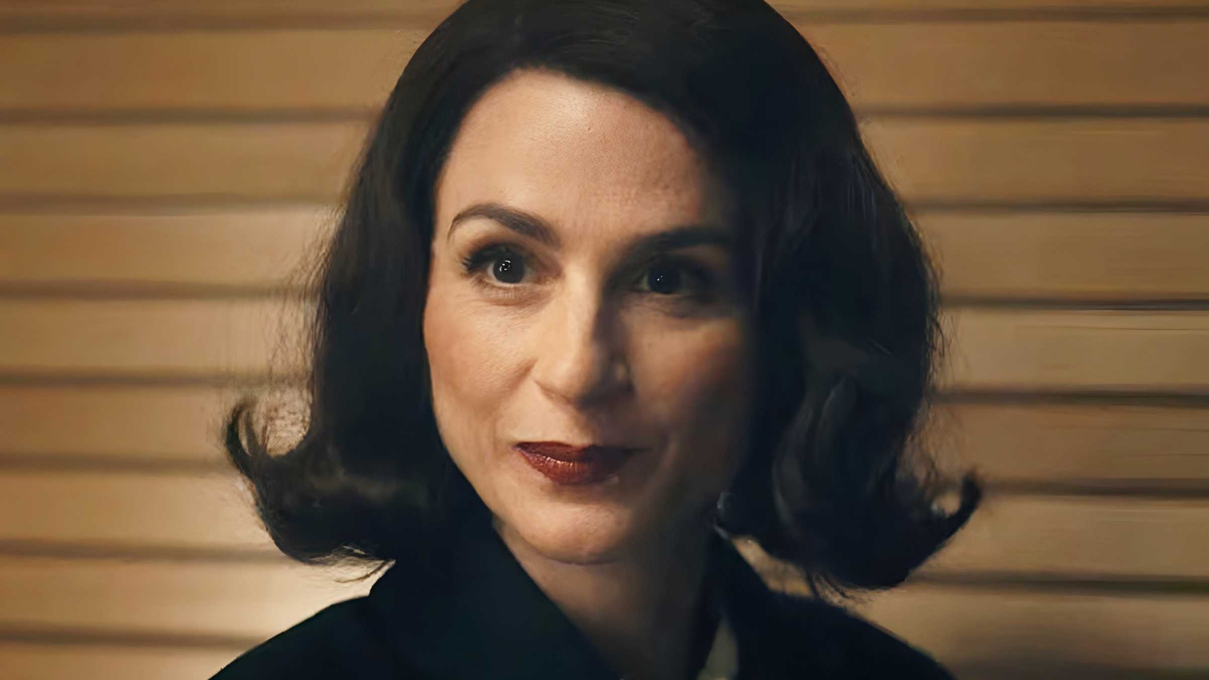 Clara Vought/Stormfront/Liberty de Aya Cash sorrindo no trailer de Vought Rising