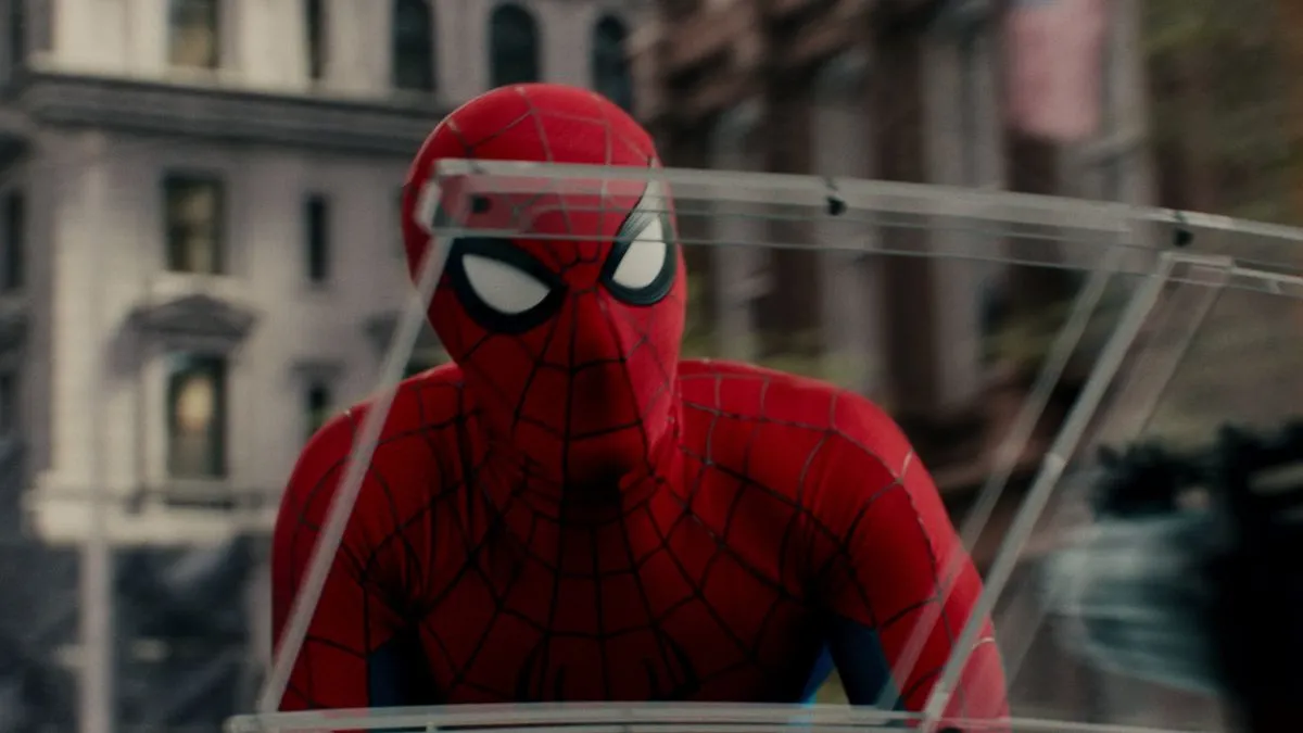 Logo oficial de Homem-Aranha: Um Novo Dia sobre fundo urbano noturno, com destaque para a data de estreia no Brasil