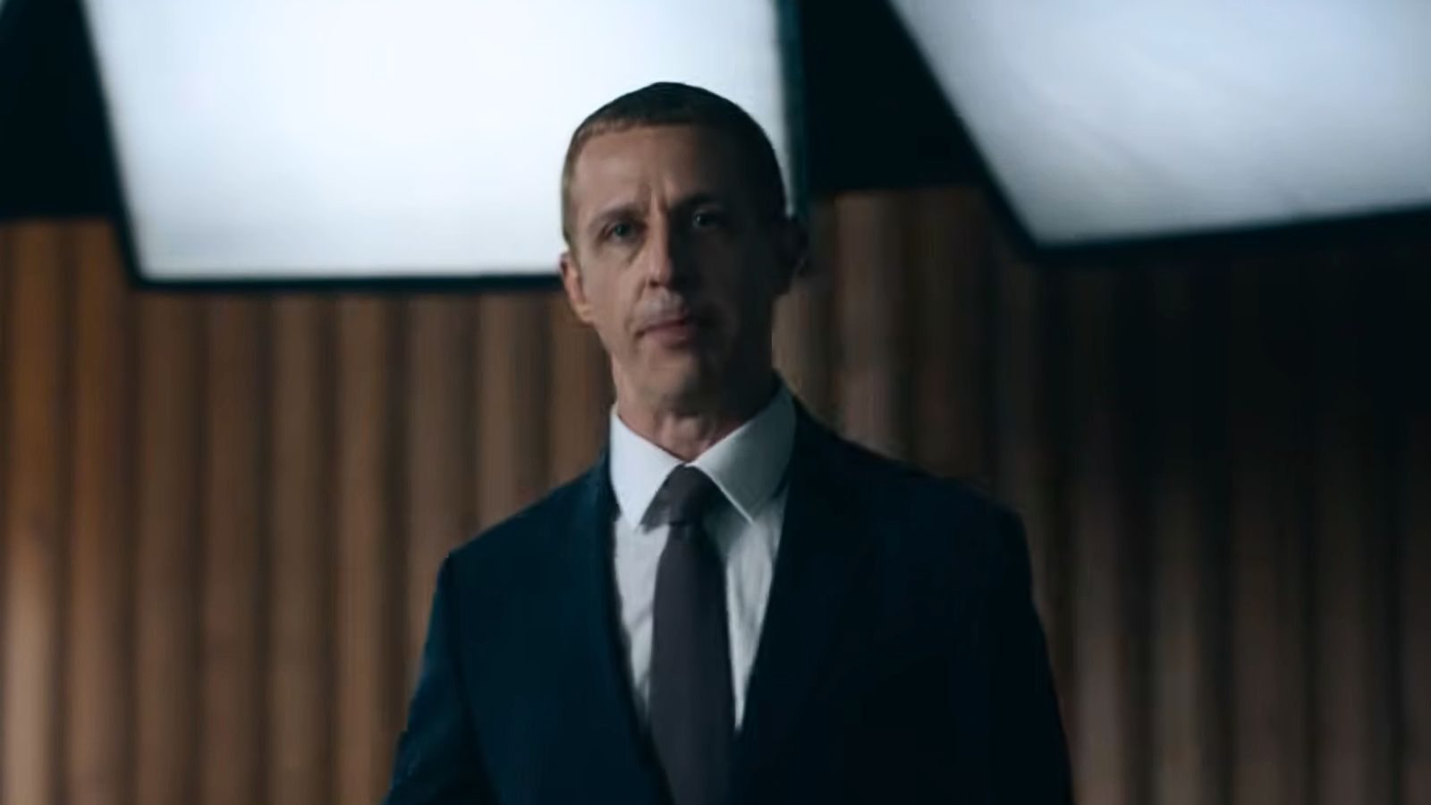 Jeremy Strong vira Zuckerberg em A Rede Social 2