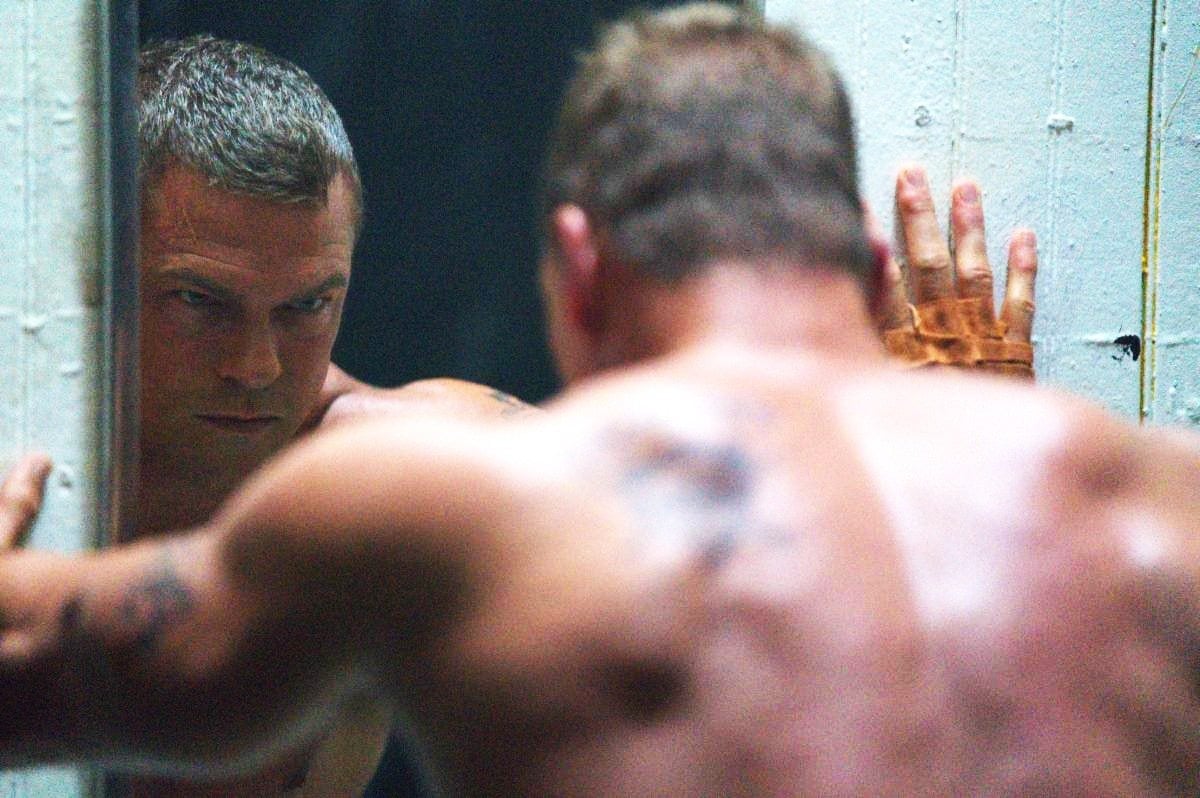 Motor City põe Alan Ritchson em ação quase muda