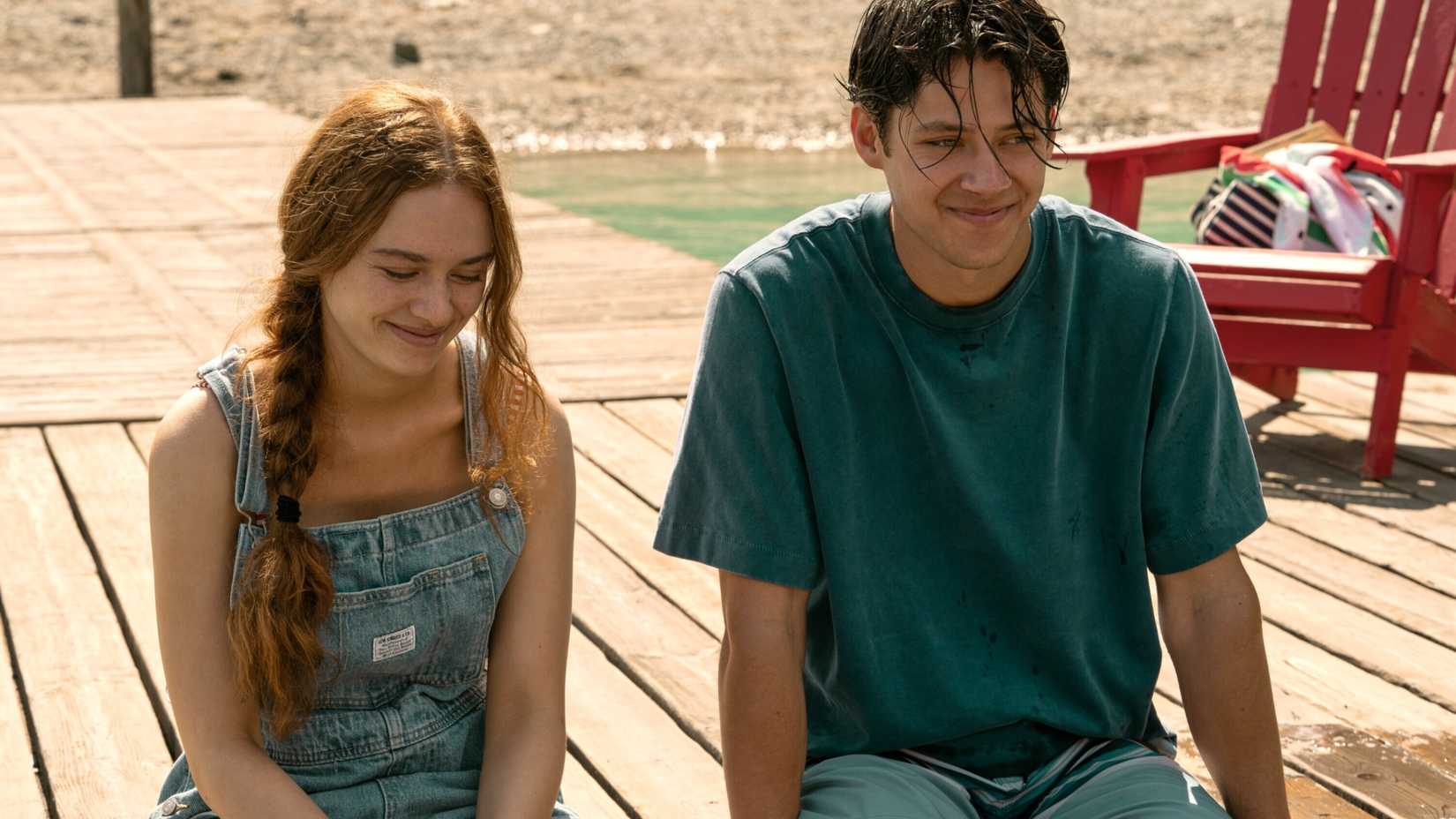 Pôster oficial de Depois Daquele Ano do Prime Video com o casal central e o lago de Barry’s Bay ao fundo