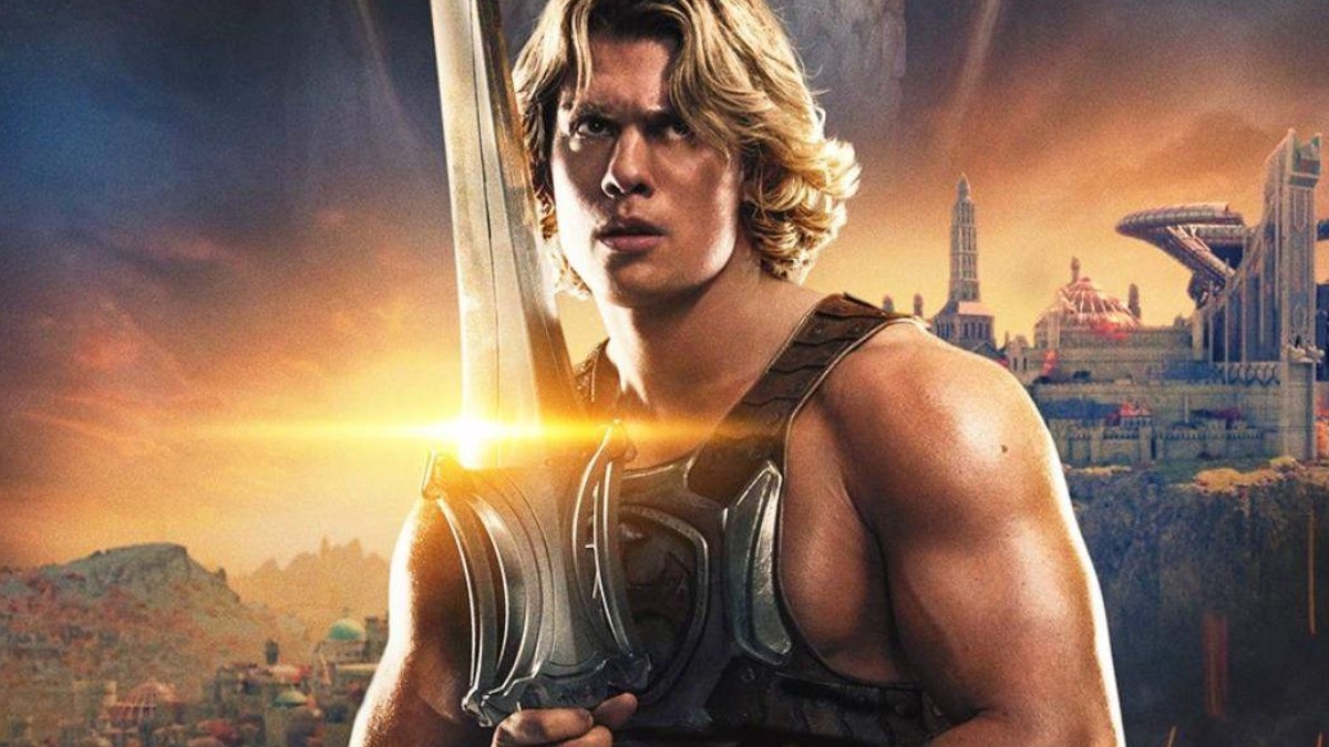 Visual de He-Man diante de Grayskull em cena de fantasia épica com atmosfera de live-action
