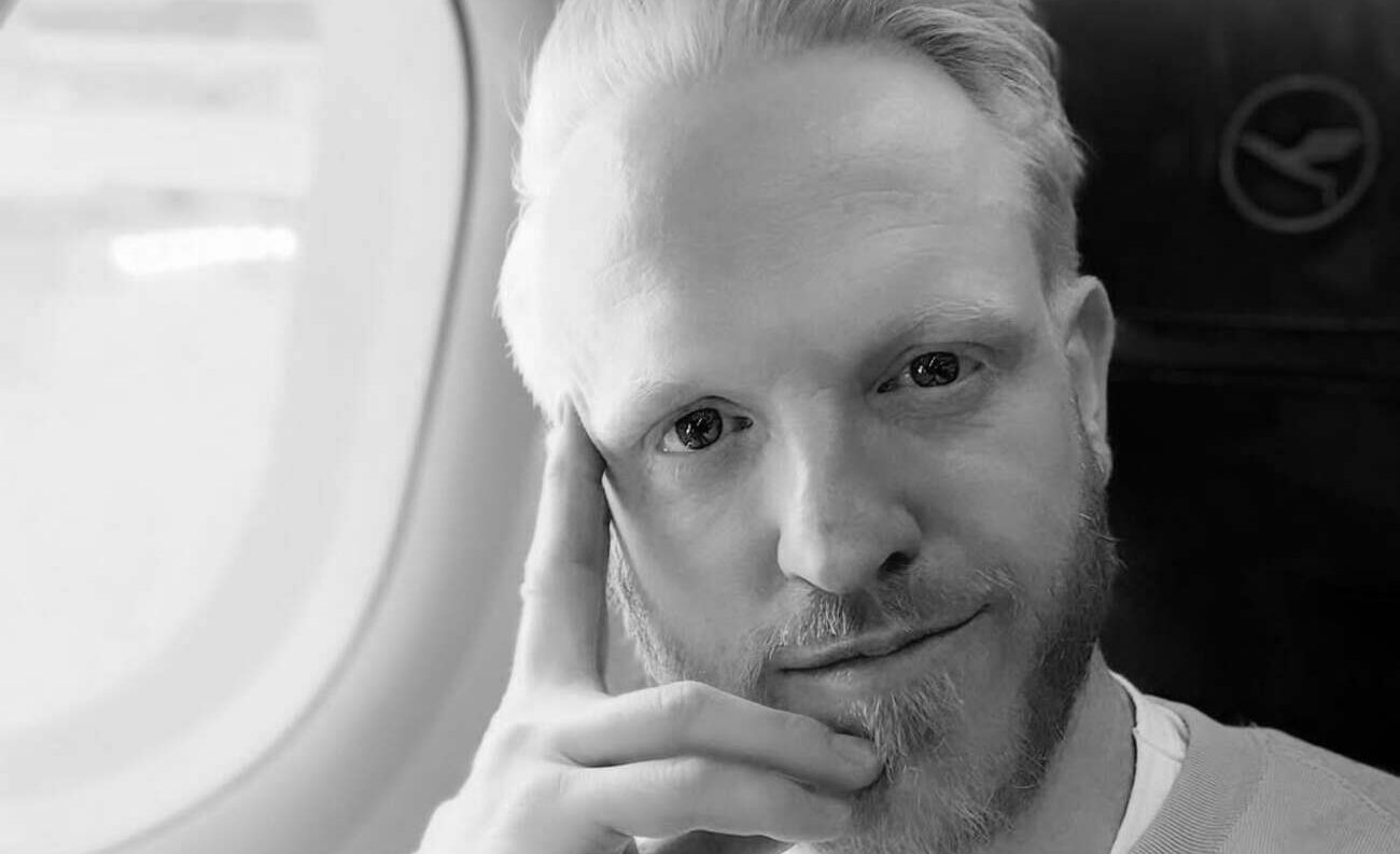 Sem respostas, Owain Rhys Davies abala fãs de séries cult
