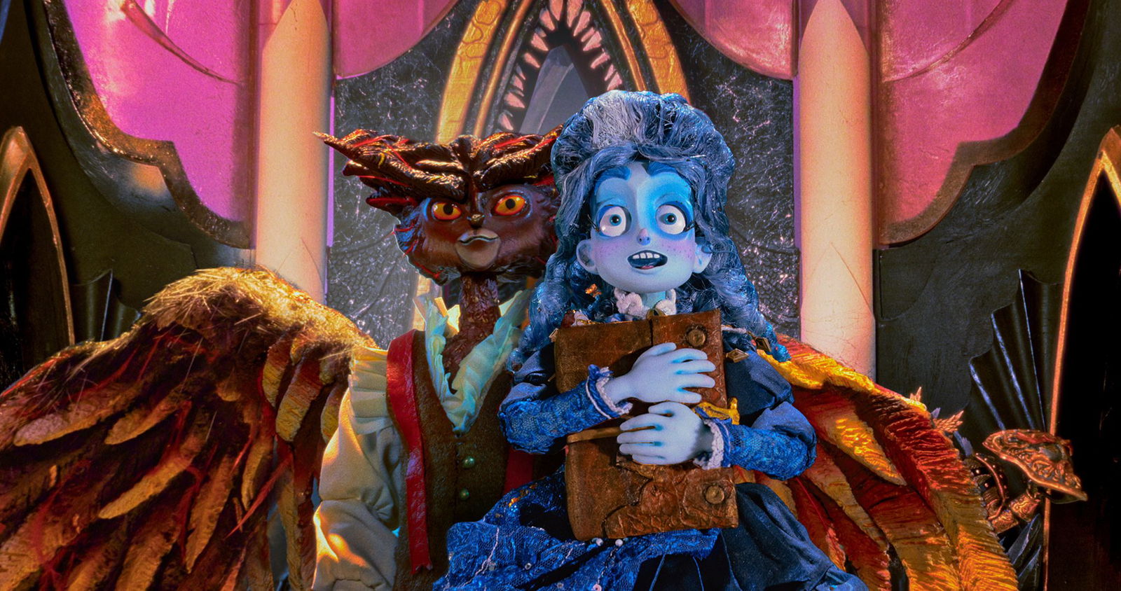 Poster oficial de Sou a Frankelda na Netflix com Frankelda e criaturas ao fundo