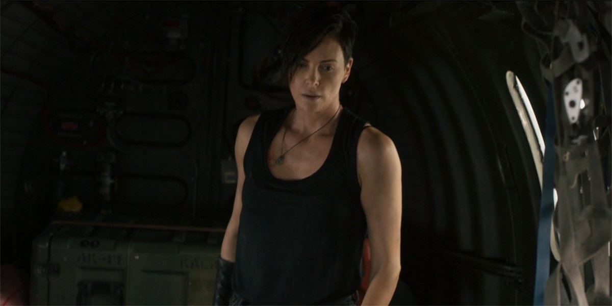 Emily Blunt como Rita Vrataski em cena de treino de No Limite do Amanhã, imagem oficial de divulgação