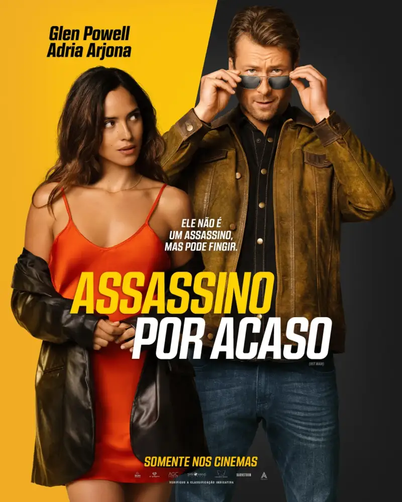 Richard Linklater dirigindo Glen Powell nos bastidores de Assassino por Acaso