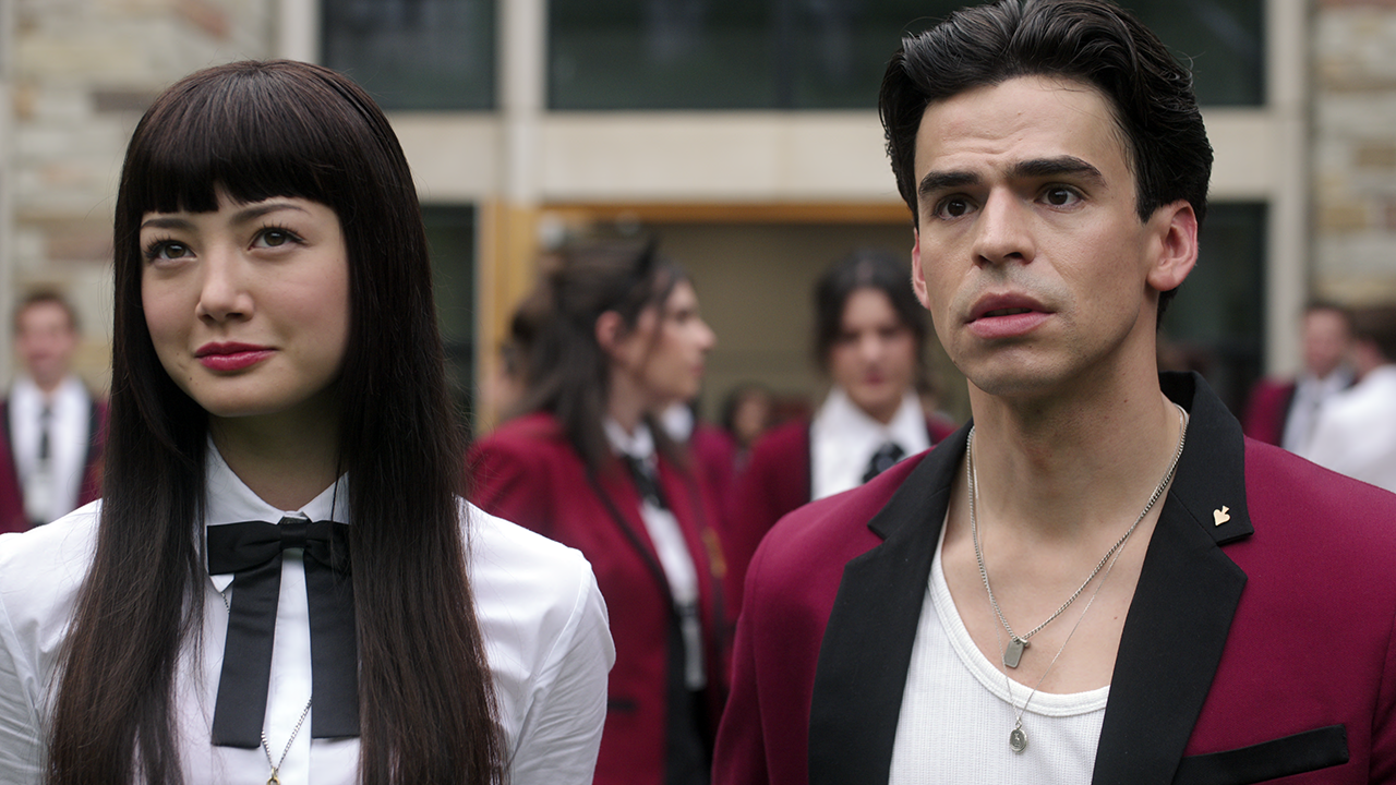 Bastidores de Kakegurui: Bet em gravação nas ruas de Toronto, equipe e câmeras montando o set