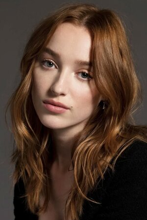 Phoebe Dynevor como Daphne Bridgerton