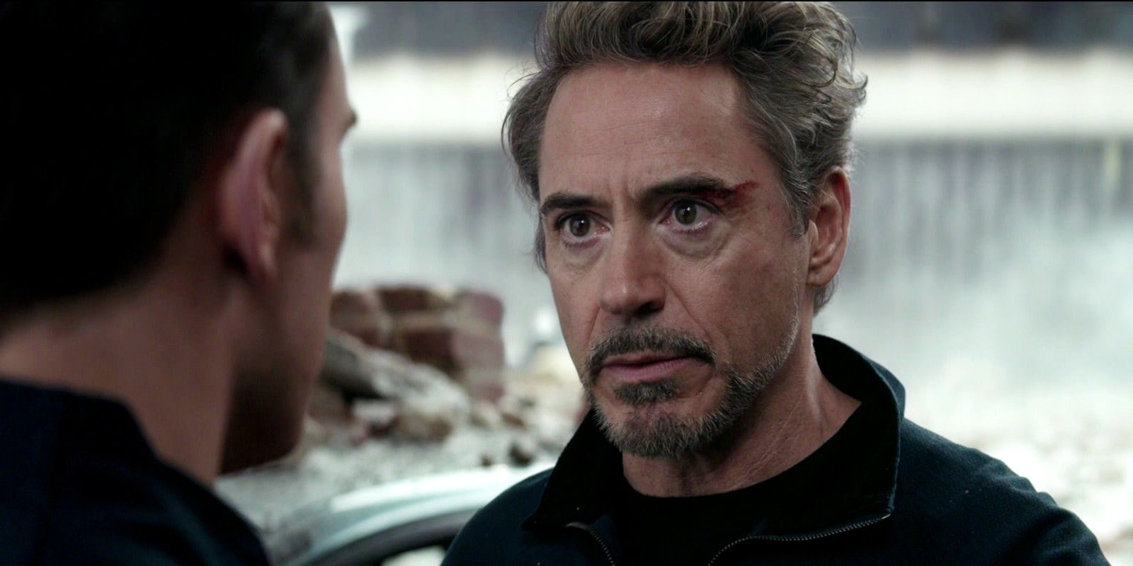 Cena de diálogo tenso entre Tony Stark e Steve Rogers em Avengers: Endgame