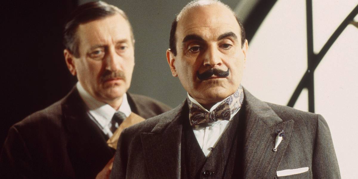 Chief Inspector Japp Hercule está atrás de Poirot em The Murder of Roger Ackroyd de Agatha Christie