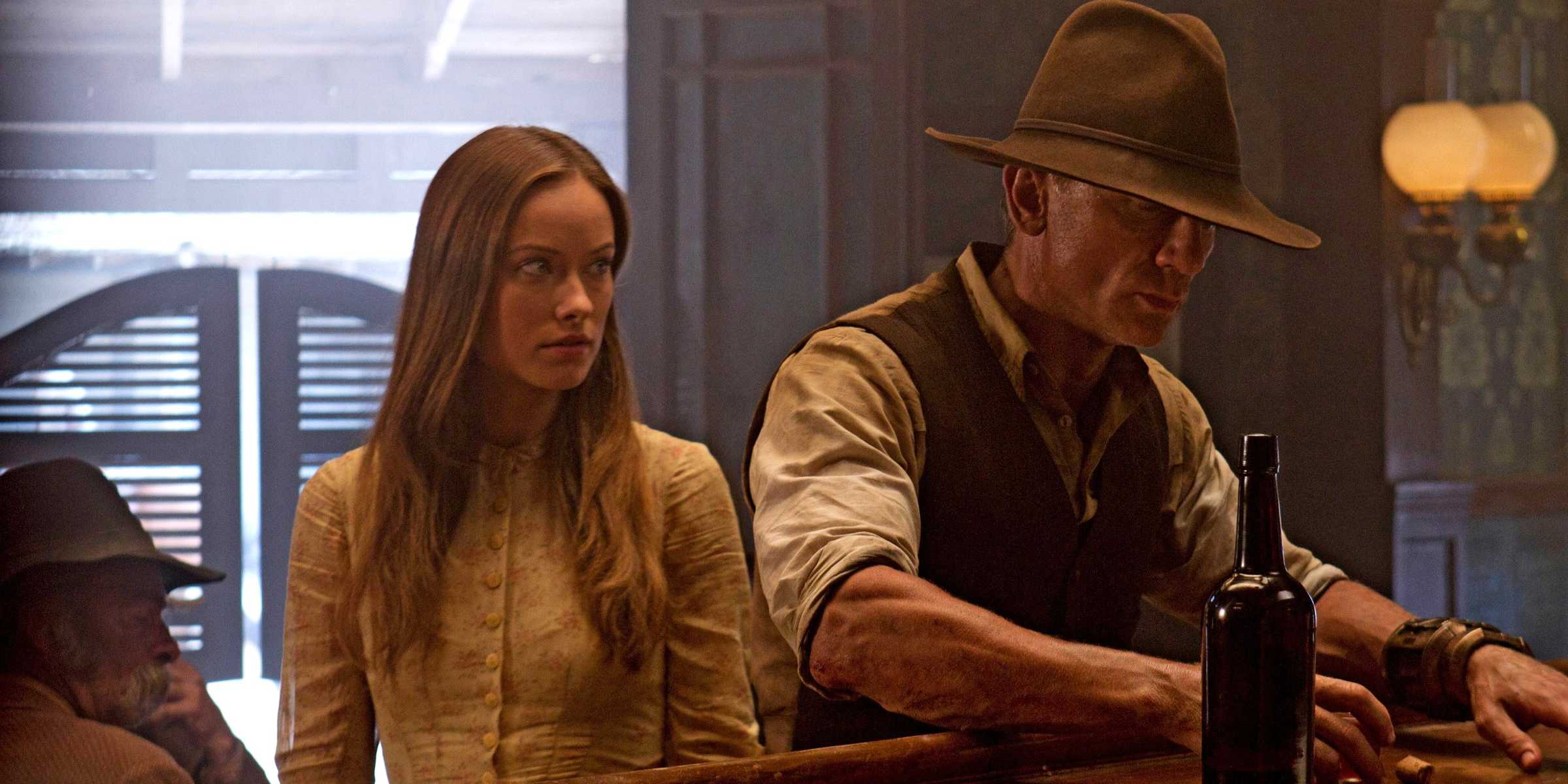 Olivia Wilde e Daniel Craig em uma cena de Cowboys & Aliens