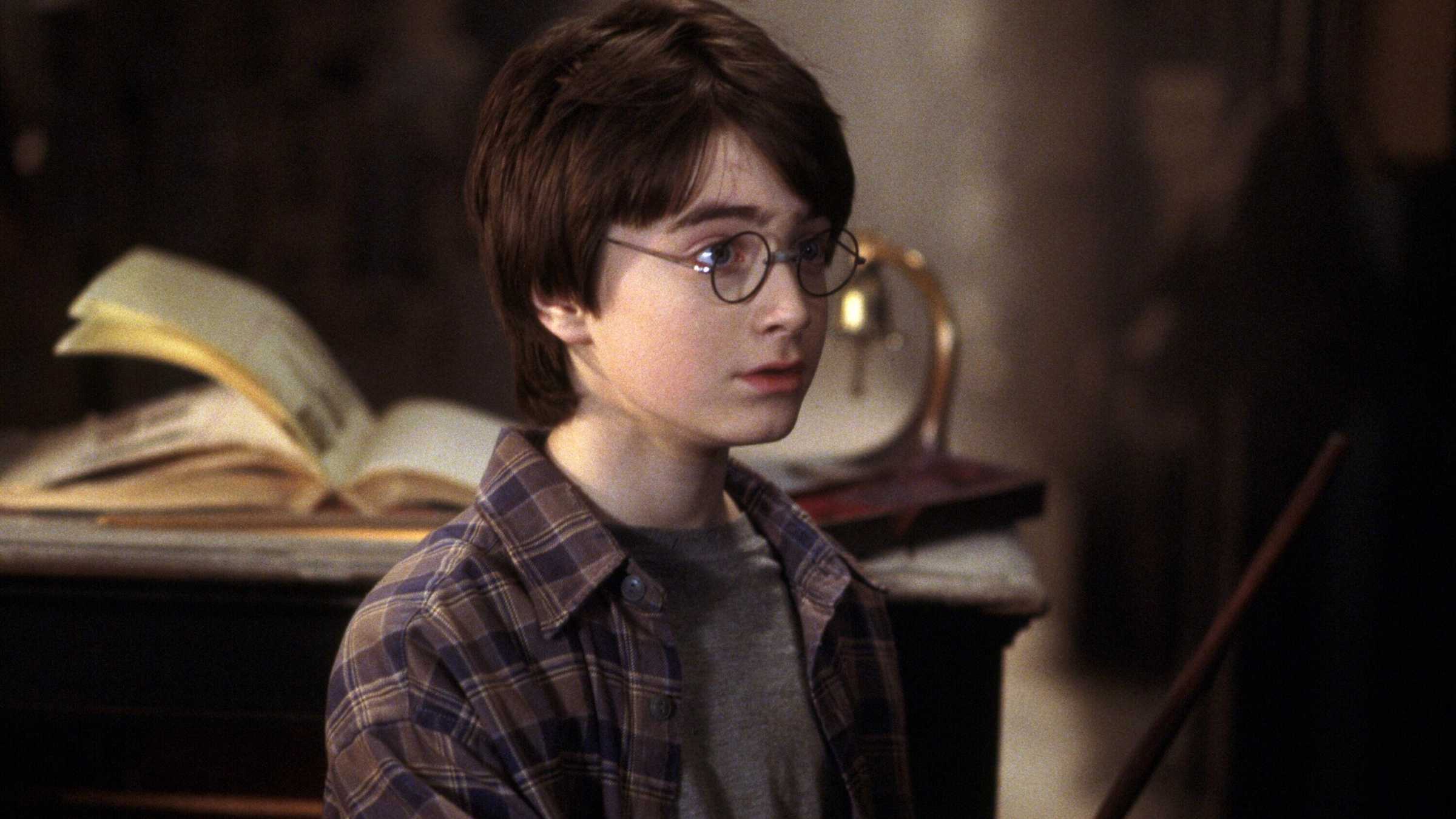 Daniel Radcliffe como Harry Potter em The Sorcerer's Stone