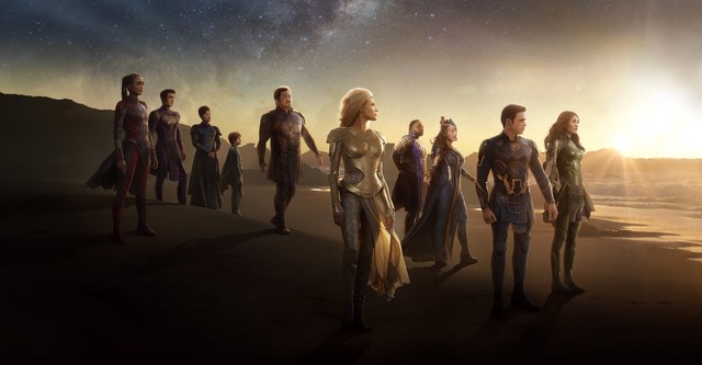 Cena cinematográfica de Eternos mostrando os personagens em paisagem épica
