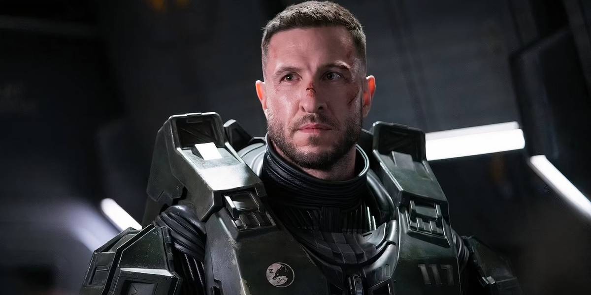 Master Chief tira o capacete para revelar John 117 por baixo como o líder muito humano de uma equipe de Spartans em Halo.