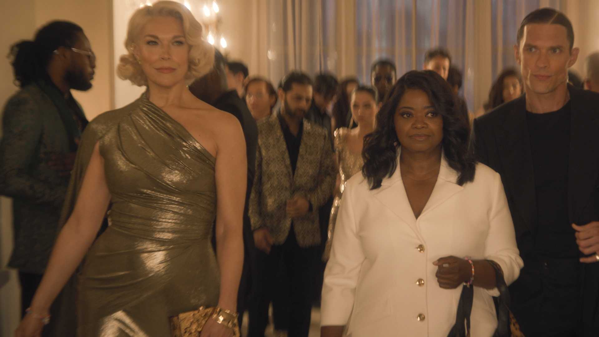 Hannah Waddingham, Octavia Spencer e Ed Skrein caminhando em Ride or Die