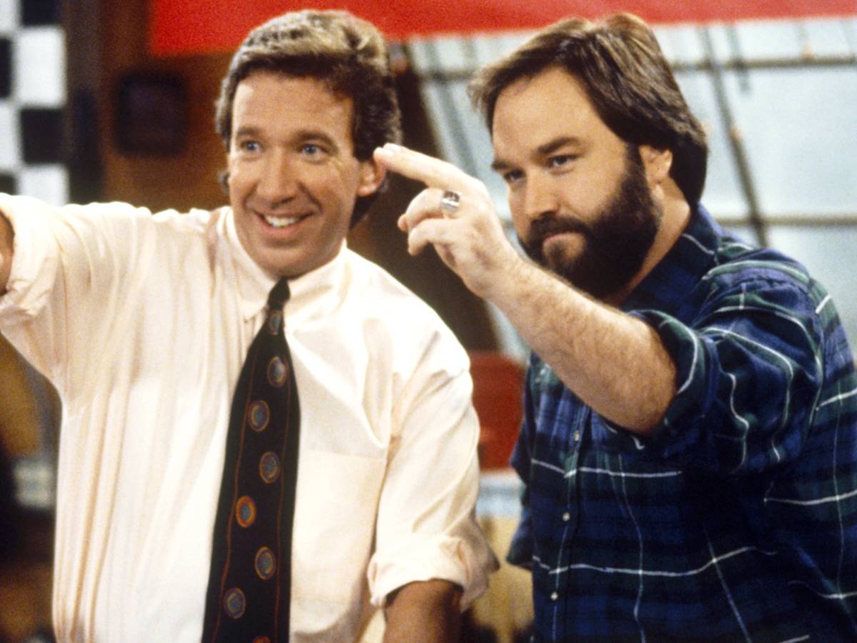 Richard Karn e Debbe Dunning em cena do programa fictício Tool Time em Família em Obras