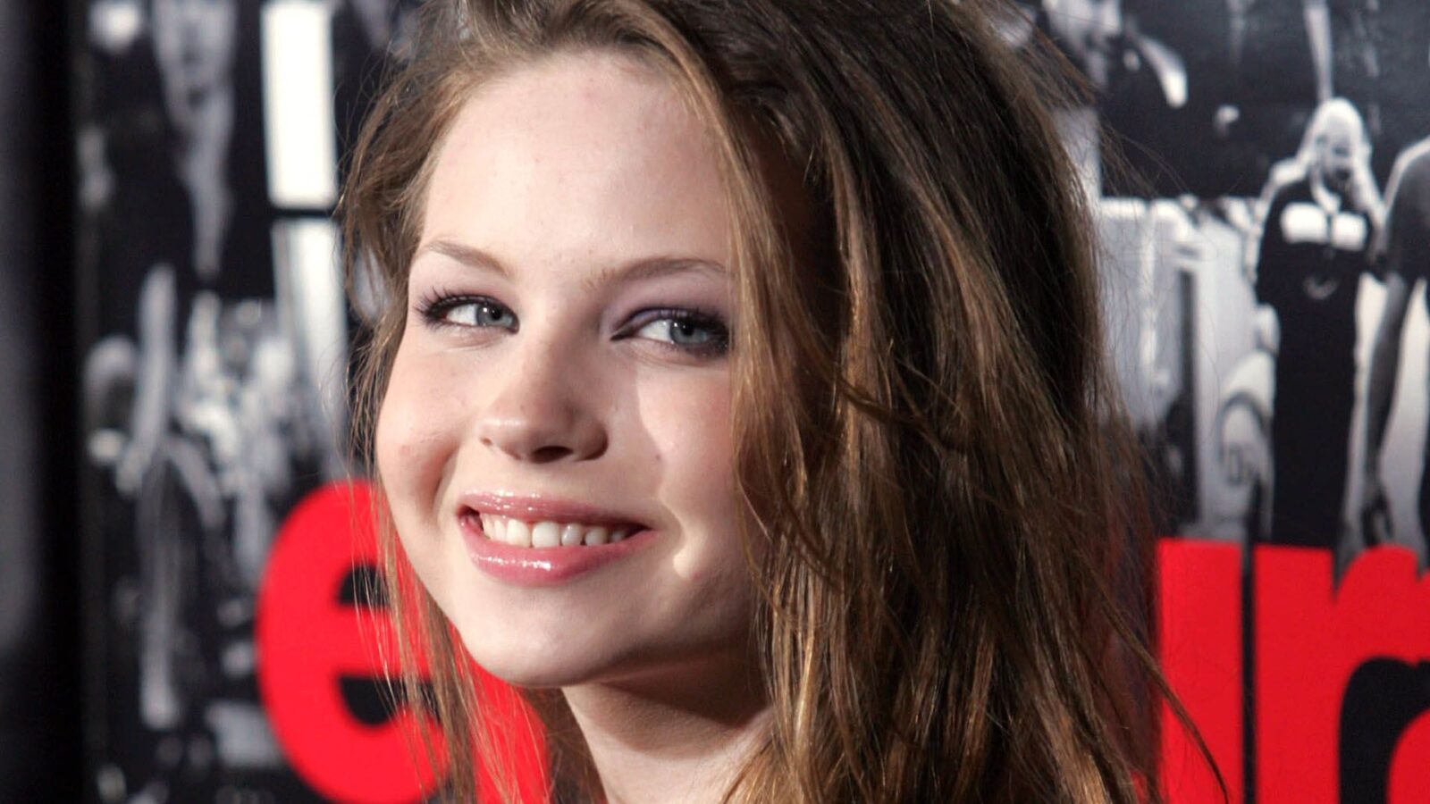 Daveigh Chase: Causa oficial corrige versão inicial