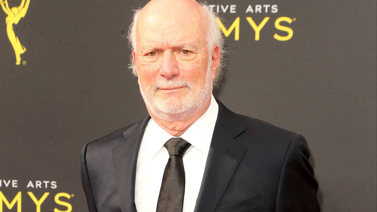 A TV perde James Burrows, o elo entre Cheers e Friends