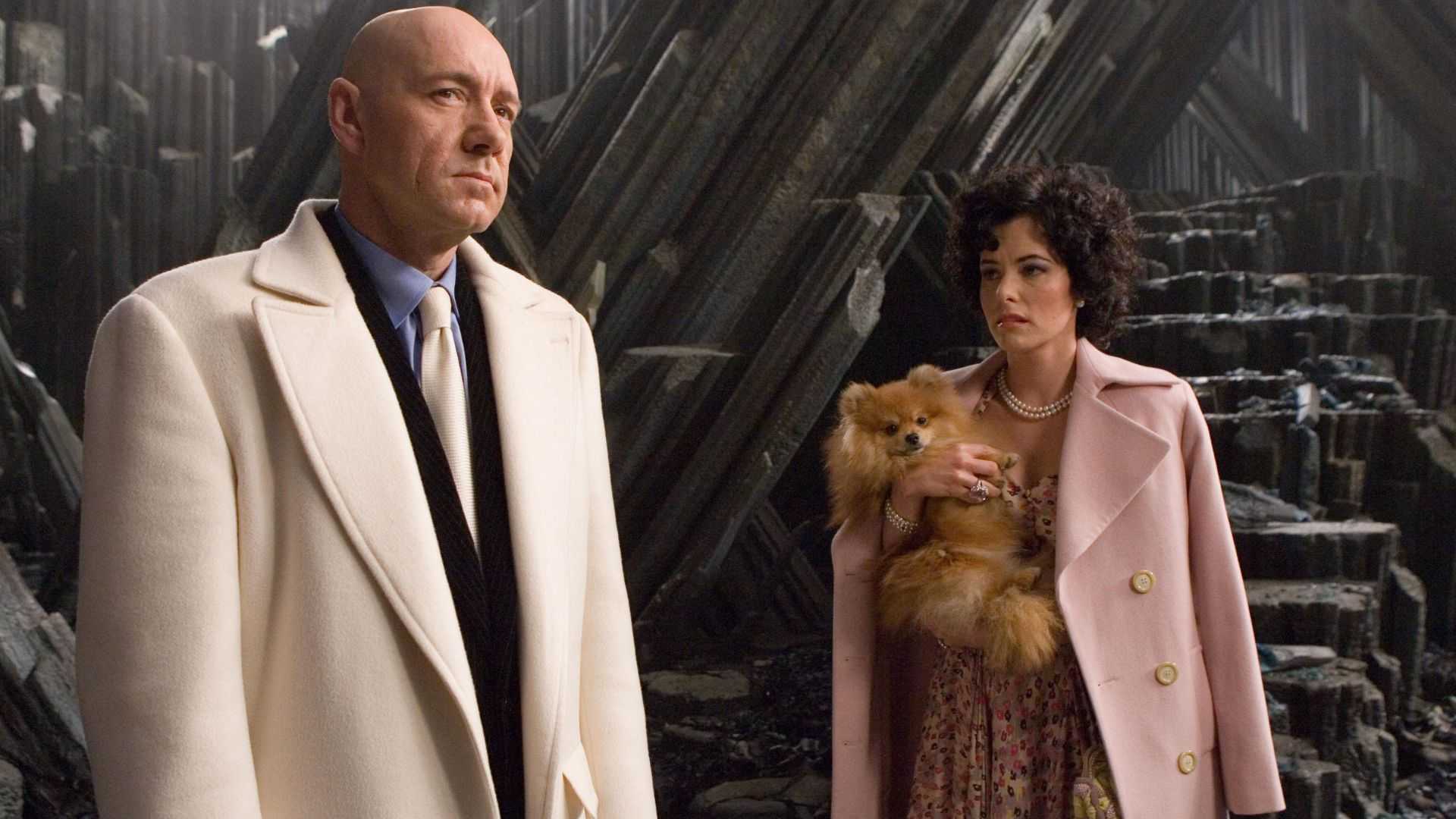 Kevin Spacey como Lex Luthor e Parker Posey como Kitty em Superman Returns