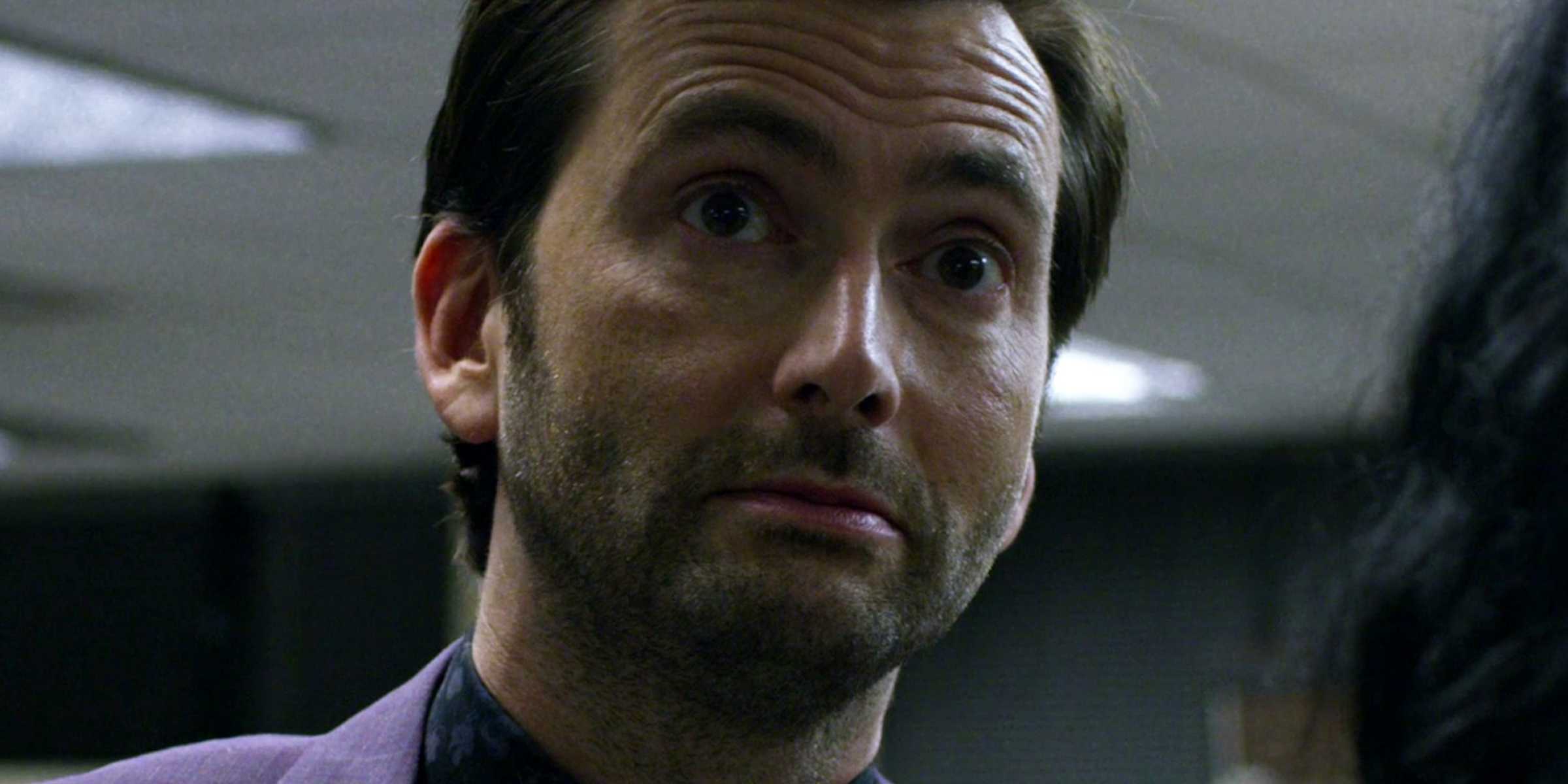 Kilgrave falando com Jessica na delegacia em Jessica Jones