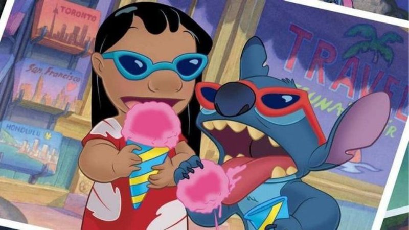 Close de Stitch em cena animada, com expressão travessa e acabamento de animação detalhado