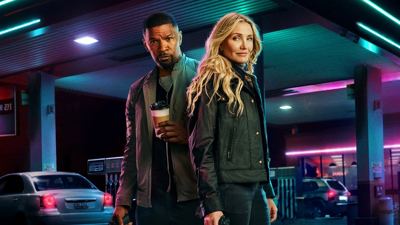 Casal de ex-agentes secretos em cena de ação