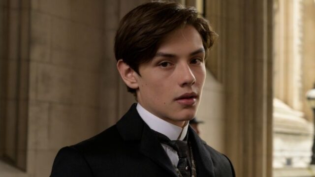 Louis Partridge e o preço de crescer em Enola Holmes