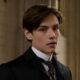 Louis Partridge e o preço de crescer em Enola Holmes