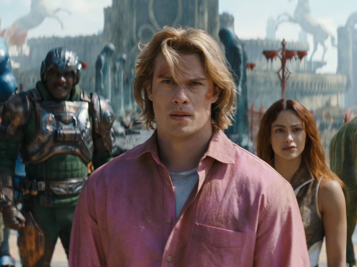 Cena em CGI de He-Man e Battle Cat na série de 2021, com visual colorido e foco em ação para público infantil