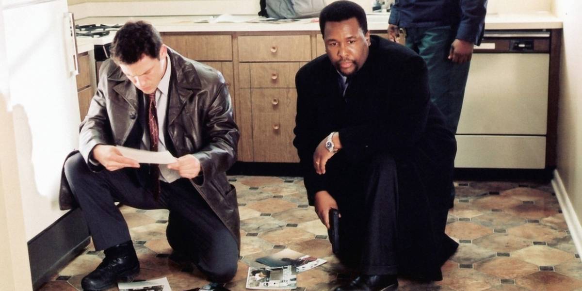 McNulty e Bunk em uma cena de crime em The Wire